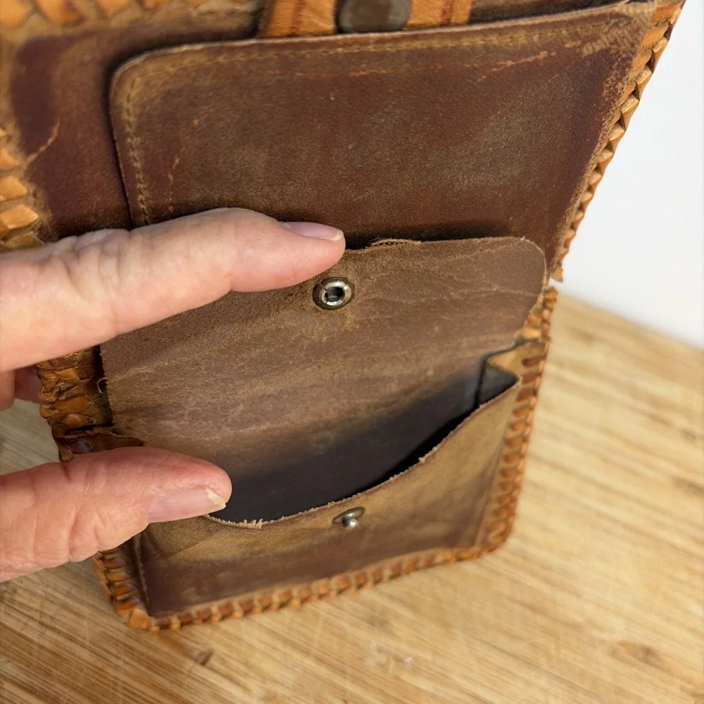 Vtg 1960s - 1970s Hand Tooled Leather Bifold Wallet Western Floral w/ Coin Pouch - Picture 7 of 9